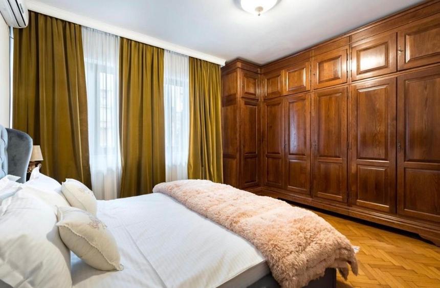Apartament în vila cu o grădină mică și intimă.