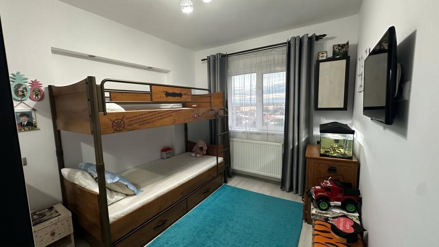 Apartament decomandat cu 3 camere, Ultracentral, centrală proprie
