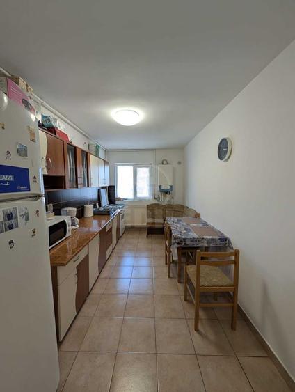 Apartament cu 2 camere, parcare și centrală proprie – zona Eroilor