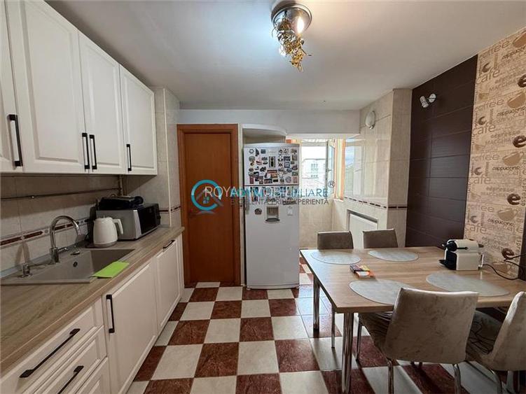 Royal Imobiliare - Vanzare apartament  zona Piata Mihai Viteazu - 12