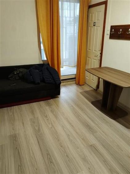 Garsoniera in vila, baie si bucatarie proprie, acces aproape independent, finisa