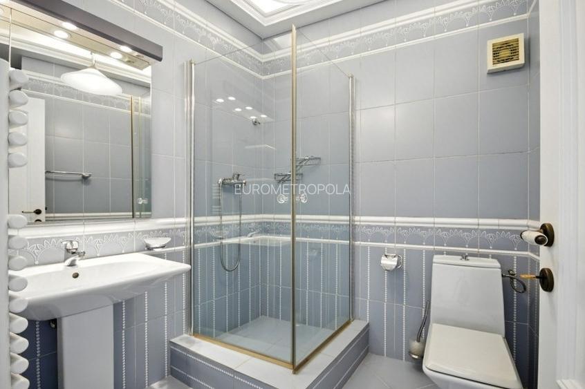 Vila cu arhitectura deosebita, adiacent Bd-ului  Lascar Catargiu, refacuta - 12