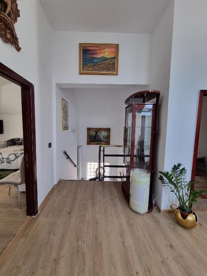 Casa luxoasa cu vedere la lac