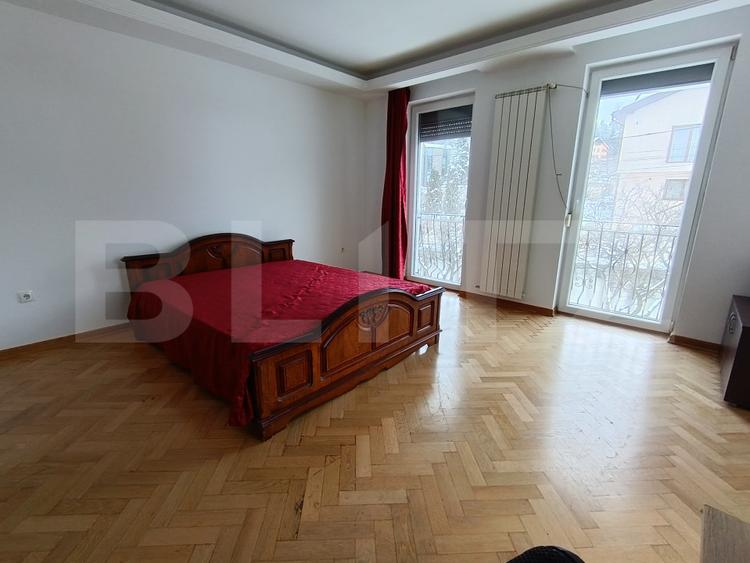 Casa Ultracentral cu 5 camere în suprafață de 300 mp și un teren de 600 mp