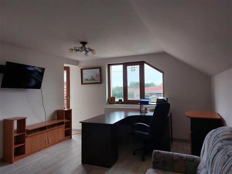 Casa mare pentru locuit sau birouri! De inchiriat sau de vanzare!