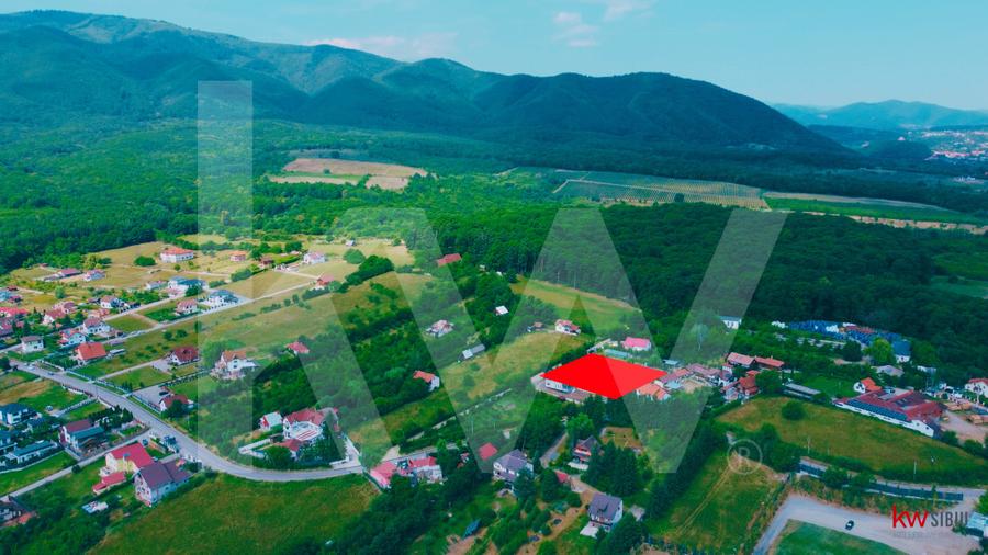 Teren intravilan 2000 mp - Tocile, vedere panoramică spre munte și pădure