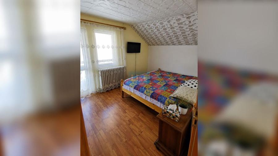 Vilă exclusivă cu ciubăr la munte Teren 8573 mp Cabană 136 mp  Vama