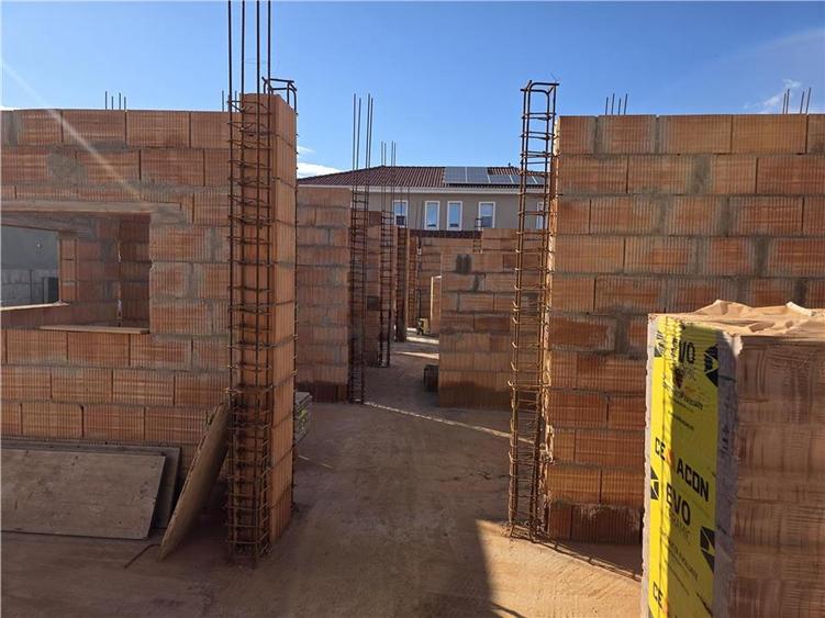 Duplex separat prin dressing - 140 m2 utili - toate utilitatile