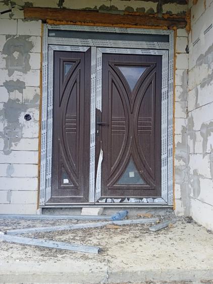 Casă cu teren 10000 mp