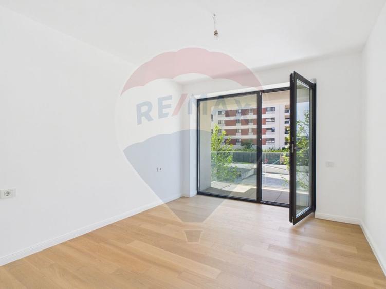 Apartament 3 camere view liber 94 MP utili