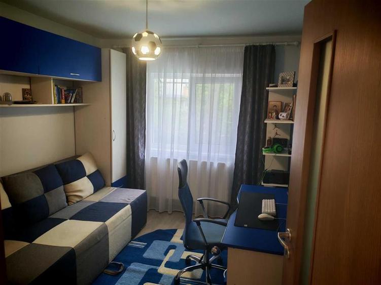 Apartament 4 camere, 98 mp, decomandat,  Nicolina - CUG