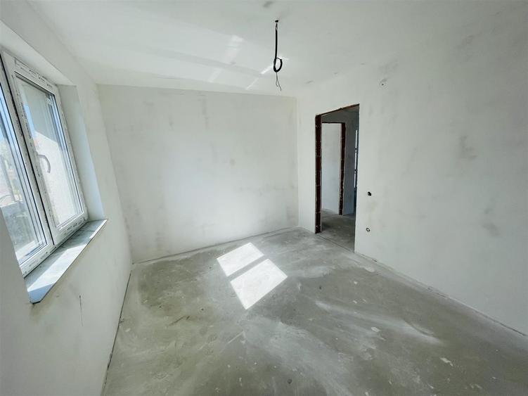 Casa P semifinisata �n comuna Paleu