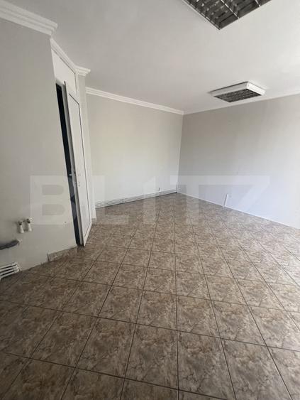 Spatiu comercial pentru birou sau salon, 18.50 mp, zona Blvd. Decebal