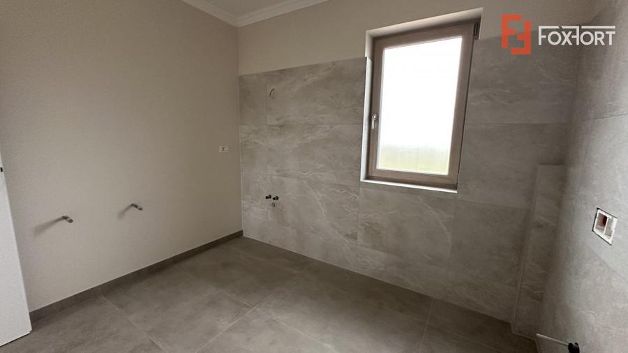 Duplex cu 5 camere despartit prin garaj, zona Giroc