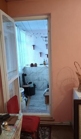 Apartament 3 camere liber la vanzare zona Vlahuta
