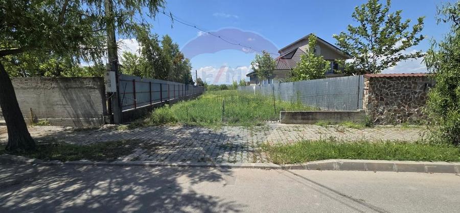 Teren Mandresti / Strada Lacramioarei