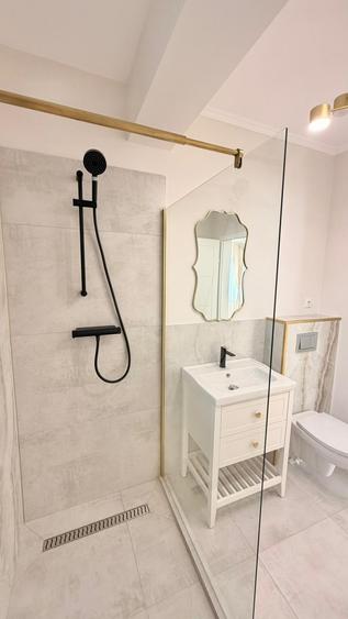 Apartament 3 camere, etaj intermediar , parcare , zona Terra