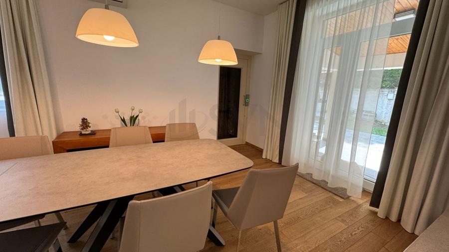REV2005736 Vila Individuala De Vanzare l Cartier Privat langa Padure