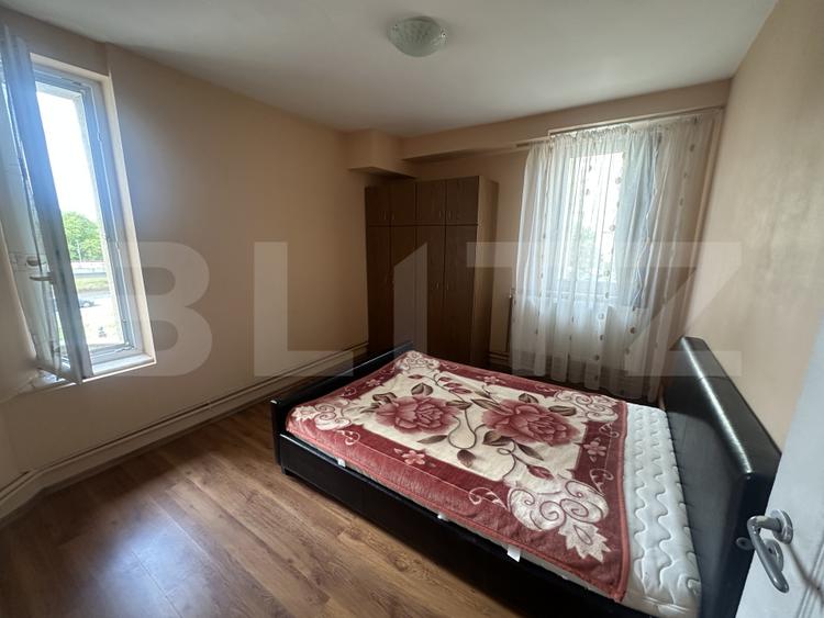 Apartament cu 3 camere, decomandat, 60 mp, zona Centrala