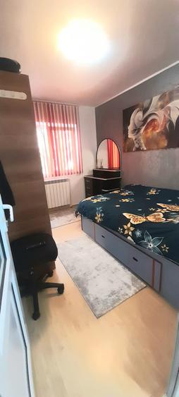 Vanzare apartament cu 4 camere si 2 bai, decomandat, etaj 1/4 zona CET