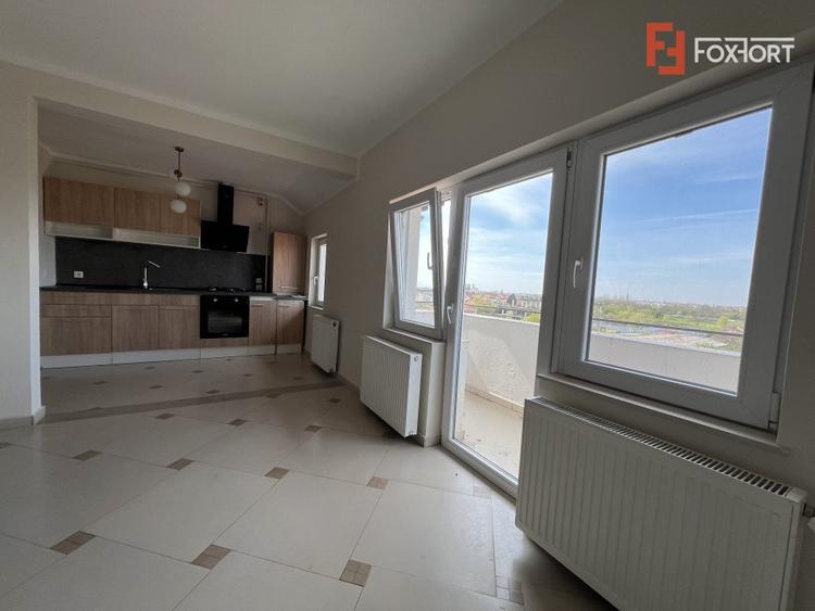 Apartament cu 3 camere, de vanzare, zona Dambovita