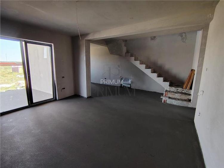 Duplex despartit prin C.T.- dormitor la parter - canalizare - 5