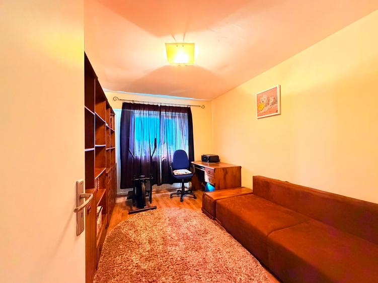 Apartament cu 3 camere transformat în 4 camere, acces imediat P. Roș/Palas