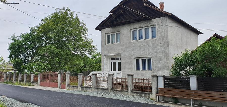 De vânzare – Casă D+P+E, anexă și teren generos  Gardani Maramures