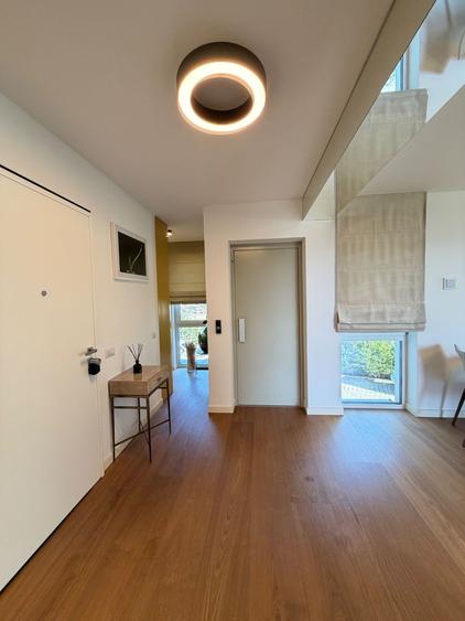 Apartament PREMIUM cu curte, terasă și lift cu acces direct în living
