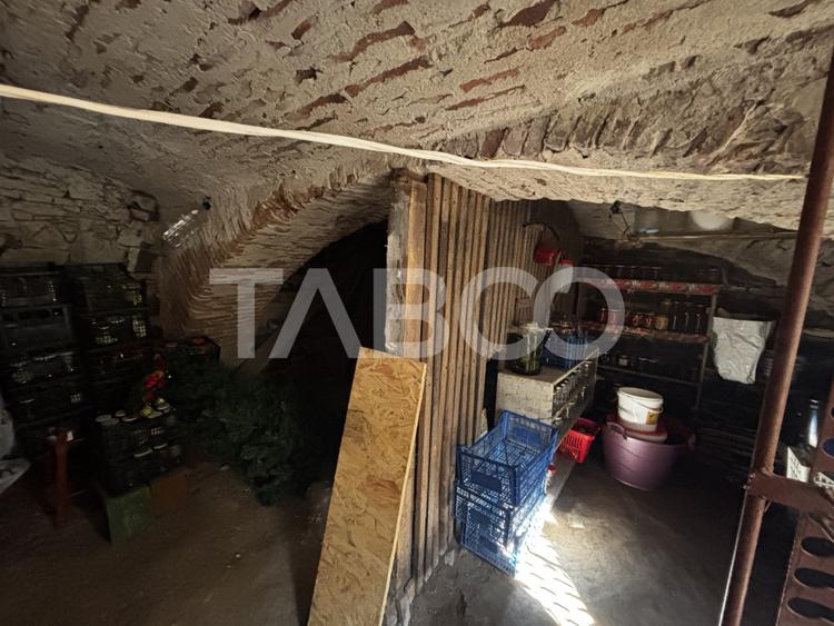 Casa cu gradina de vanzare si curte + pivnita zona Terezian Sibiu