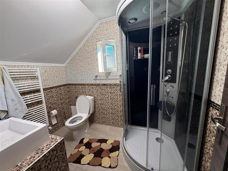 Casa individuala 5 camere 2 bai zona Terezian