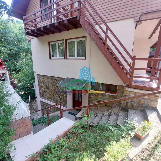 Pensiune de vânzare în Lepșa - Vrancea