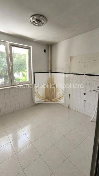 Apartament 2 camere, etaj 1, Eroii Revoluți
