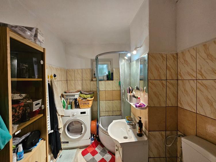 Ap 4 cam, dec, 2 băi cu geam, 2 balcoane, etaj 1, Timișoara, Shopping City