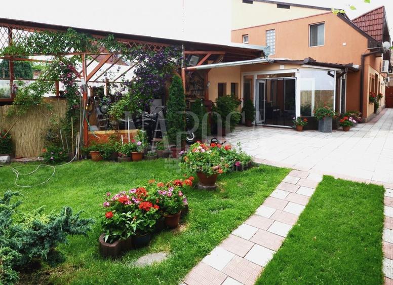 Casa 7 camere de vanzare in Olosig Oradea, Oradea