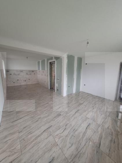 Casă cu Etaj și Pod, 325 mp, Teren 1045 mp, Construcție din Cărămidă