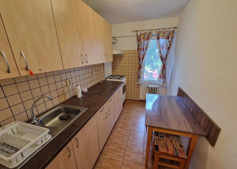Garsonieră decomandată de închiriat | Etaj 2 | Pajura – Acces Metrou Jiului