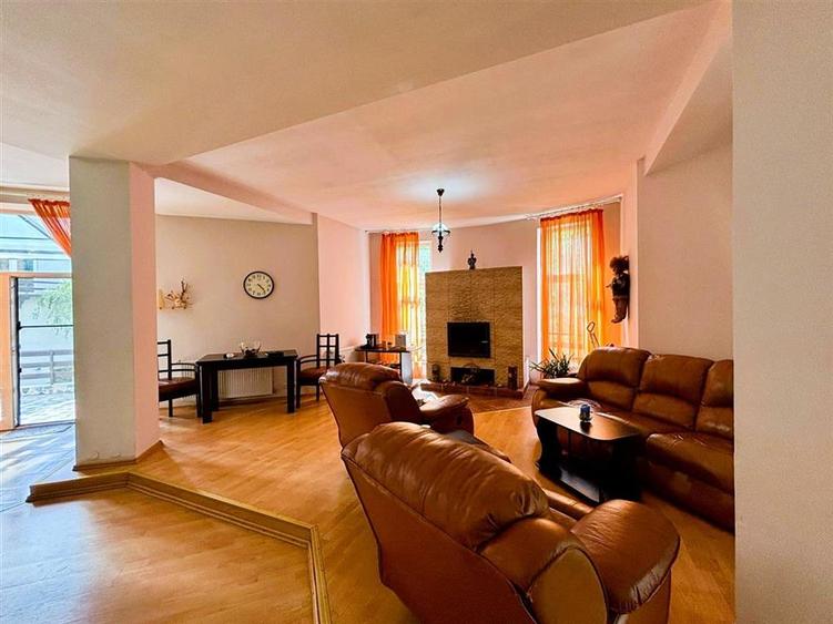 Vila Impunatoare cu Piscina pentru Familie sau Investitie Turistica
