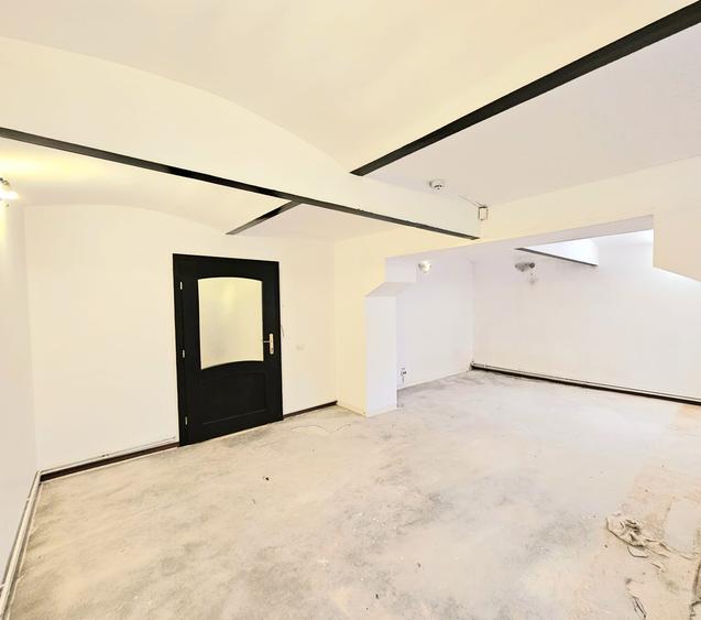 Apartament cu 3 camere in locatie centrala ( rezidenta/ spatiu birouri )