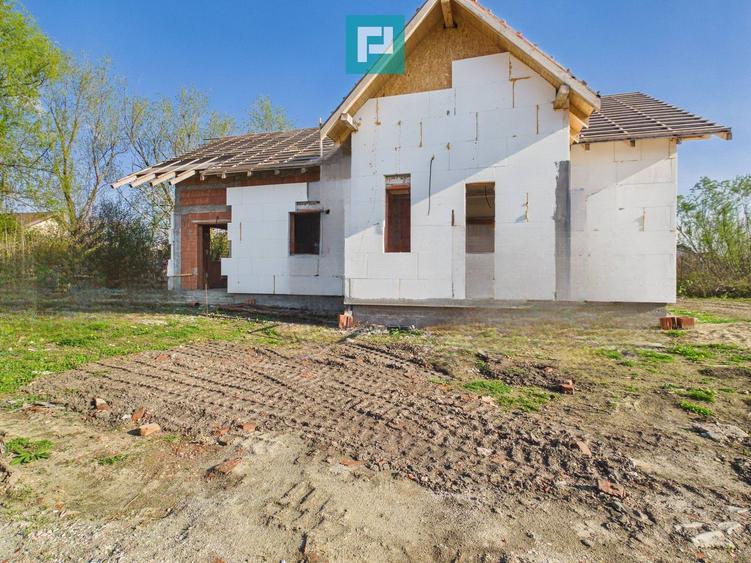 Casă individuală la cheie in Utvin