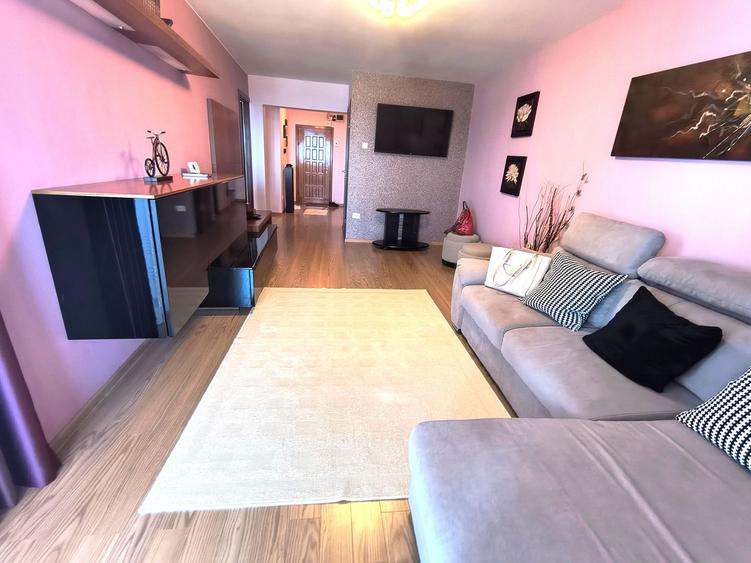 Faleza Nord 3 camere frontal mare 82 mp preț 239900 euro