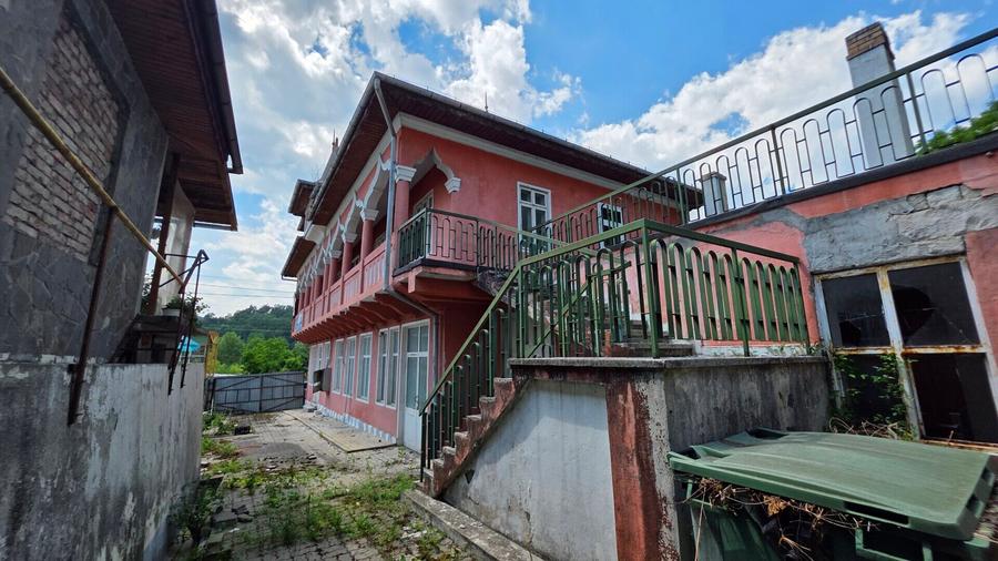 De vanzare spatiu comercial - COMARNIC la DN1