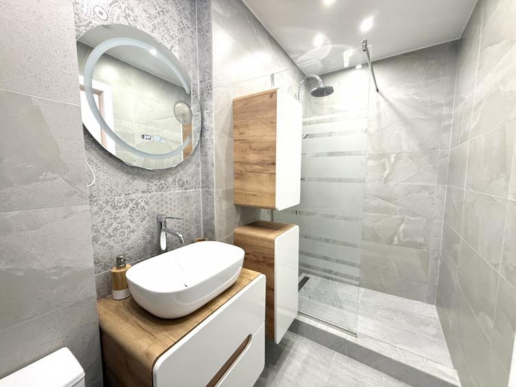 Apartament 3 camere decomandat, 72 mp, PARCARE, la intrarea in parc Tineretului!