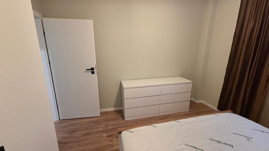 Închiriez apartament 3 camere în bloc nou