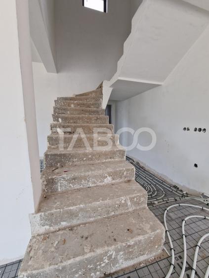Casa individuala de vanzare cu teren, terasa, garaj si curte Selimbar