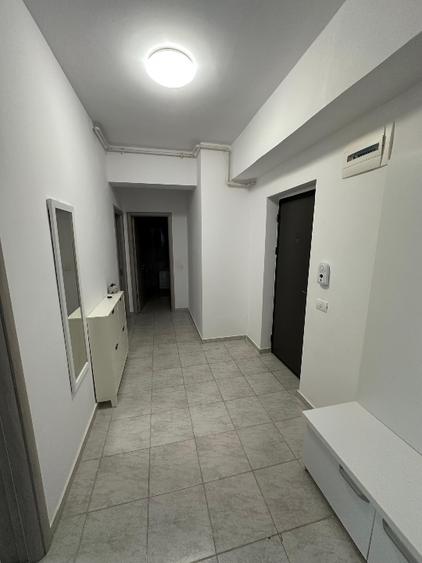 Închiriez apartament cu două camere decomandat