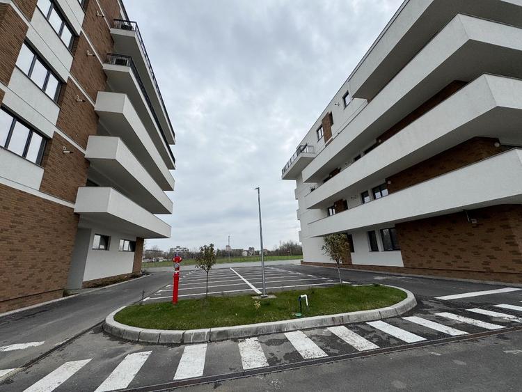 Apartament 3 camere vedere lac/ imobil nou/ comision 0