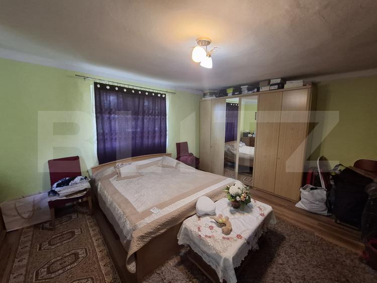 Casa 2 camere, 100 mp, anexe de vanzare, zona Gelu