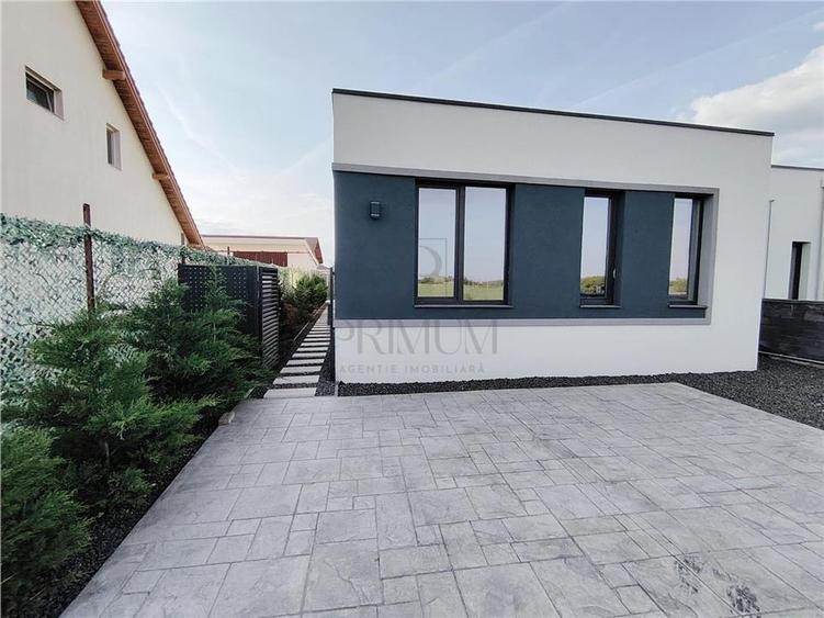 Duplex separat prin dressing - suprafete generoase - zona linistita