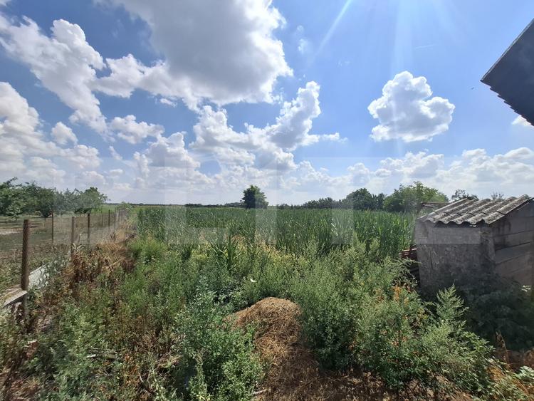 Casa 2 camere, 100 mp, anexe de vanzare, zona Gelu